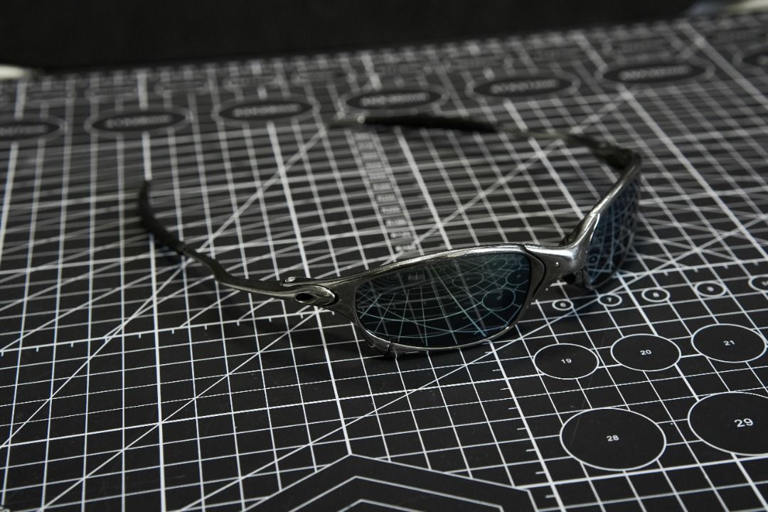 Vintage Oakley Juliet (Polished Hammerstem / Emerald) （分類：眼鏡）位於 Hong Kong。 由 auxaudio 提交（商品編號 1447027409，圖片 1）。簡介： Vintage Oakley Juliet Polished (Polished Hammerstem / Emerald) Serial Number : JB027705 - Great condition - Restored Nosebridge - Unit and Pouch only。