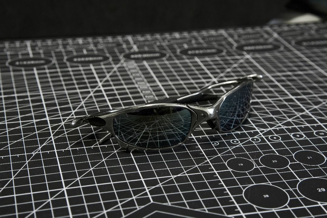 Vintage Oakley Juliet (Polished Hammerstem / Emerald) （分類：眼鏡）位於 Hong Kong。 由 auxaudio 提交（商品編號 1447027409，圖片 2）。簡介： Vintage Oakley Juliet Polished (Polished Hammerstem / Emerald) Serial Number : JB027705 - Great condition - Restored Nosebridge - Unit and Pouch only。