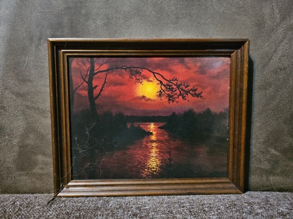 VINTAGE STYLE FRAMED ART PRINTED SUNSET 21X26CM (Category: Wall Decor) located in Manila. Submitted by yatskiex2026 (Listing ID 1447083921, Image 1). Description: Vintage Style Framed Art Print Sunset .