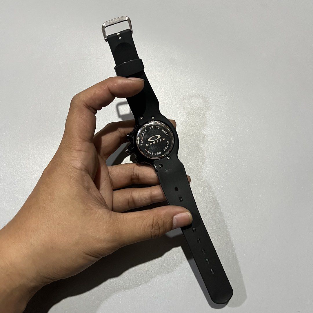 VTG OAKLEY DETONATOR WATCH (RED DIAL) (Category: Luxury Watches) located in Manila. Submitted by tnerb_buynsell1 (Listing ID 1447085802, Image 3). Description: VTG OAKLEY DETONATOR WATCH (RED DIAL) striking red dial and a black silicone strap.