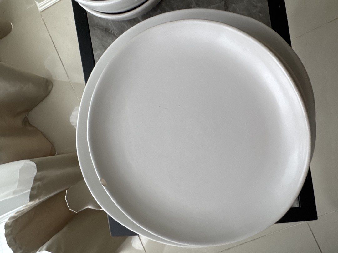 White Ceramic Plates and Bowls Set497393336268236802