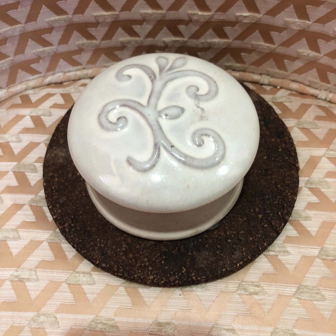 White Ceramic Trinket Box with Embossed Design (Category: Other Home Decor) located in Davao. Submitted by giftopia (Listing ID 1447022897, Image 1). Description: 6 pcs available - Adorable white ceramic box with embossed design on the lid. - Ideal for storing small jewelry, trinkets, or keepsakes - Adds a touch of elegance to any dresser or vanity. - Compact size: approximately 3 inches in diameter..