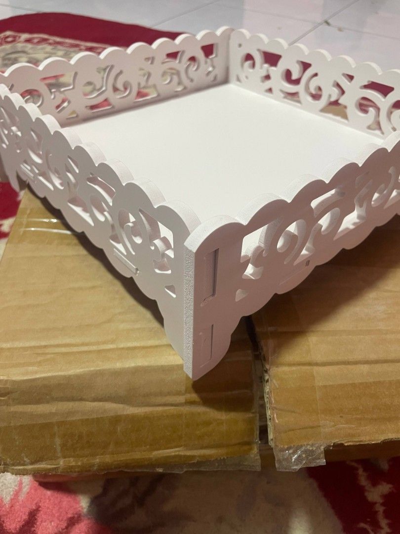White Decorative Tray (Category: Vases & Decorative Bowls) located in Kuala Lumpur. Submitted by ekin22_ (Listing ID 1446976857, Image 2). Description: - Dulang untuk kahwin atau tunang - 5 pcs - tak sempat nk tunang jadi jual balik.