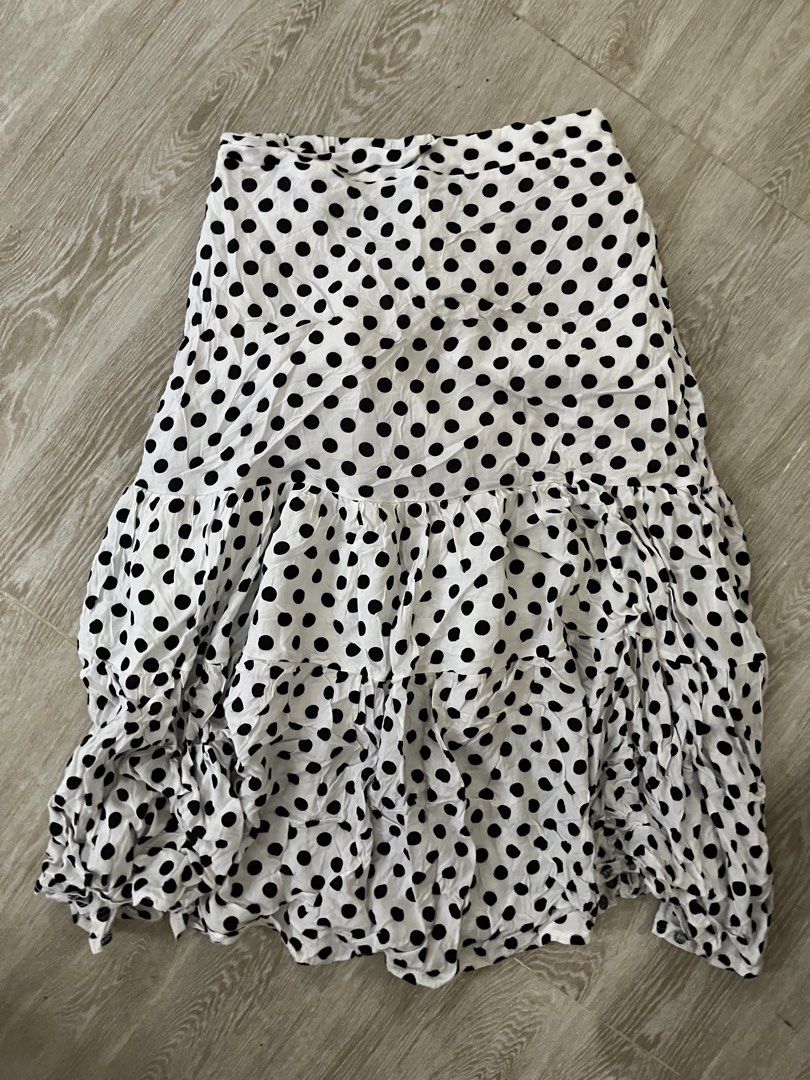 White Polka Dot Midi Skirt (Category: Skirts) located in Manila. Submitted by steve_maddenbootzzz (Listing ID 1446987921, Image 2). Description: - small to medium - White midi skirt - Black polka dot pattern - Tiered, ruffled hem - Flowy fabric - Versatile for casual or dressy occasions - Easy to style with basic tops - Fun and playful addition to your wardrobe.