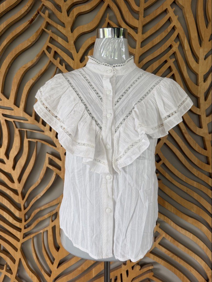 Whitw cotton blouse (Category: Blouses) located in Pasig City. Submitted by smayc_21 (Listing ID 1447016061, Image 1). Description: .