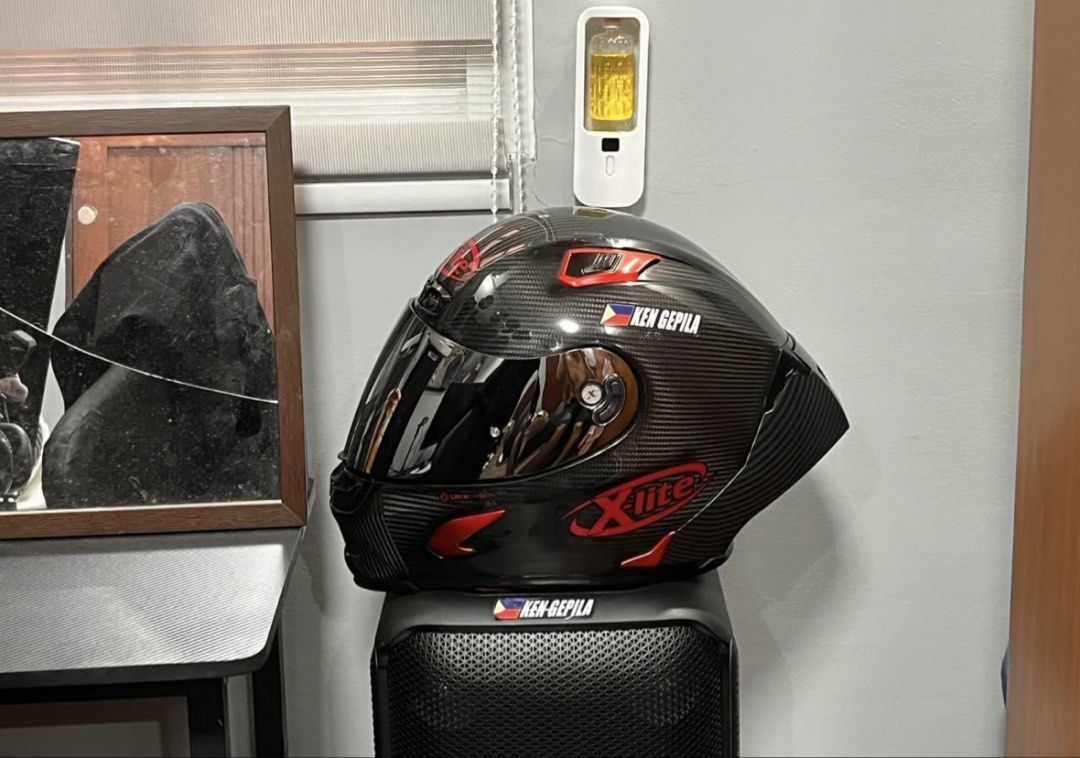 XLITE x803RS Ultra Carbon (Category: Helmets and other Riding Gears) located in Quezon City. Submitted by trinkats (Listing ID 1447088728, Image 2). Description: Xlite X803RS Ultra Carbon Size L Snugfit Personal Helmet Helmet only no other inclusions bought from motomarket centris (dec 2024) New carbon spoiler Minimal scratches 40k+ srp selling it for 23k only Qc or Pampanga area.