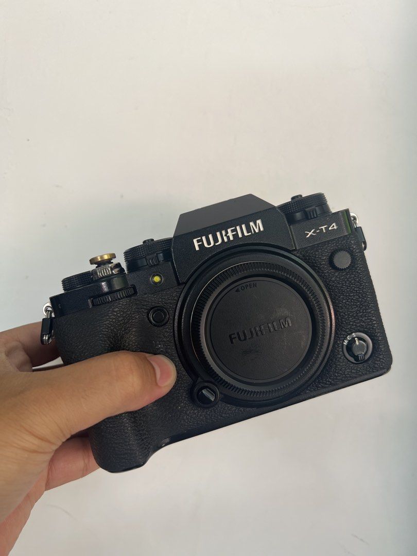 XT-4 Fujifilm (Category: Cameras) located in Santa Cruz. Submitted by chenzo_2115 (Listing ID 1446938801, Image 1). Description: Fujifilm XT-4 body only complete box and manual 2pcs original Battery LLano dual Charger hub 100% good to used issue: dents/scratches normal sa 2nd hand , pero hindi nakaka apekto sa output sta cruz laguna mit up or can do lbc shipping open for video call .