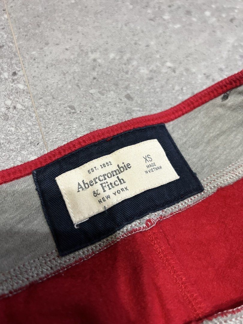 y2k Abecombrie Mid Waist Sweatpants (Category: Other Bottoms) located in Pagadian. Submitted by chiccsilog (Listing ID 1446915681, Image 3). Description: wts excellent condition 9.5/10 color rate waistline: 26 to 28 length: 34.5 hem: 7 no issues — mid waist sweat pants 💸 700 plus sf location: mindanao.