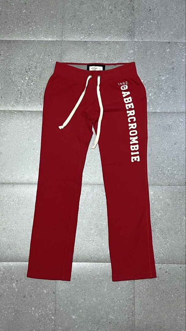 y2k Abecombrie Mid Waist Sweatpants (Category: Other Bottoms) located in Pagadian. Submitted by chiccsilog (Listing ID 1446915681, Image 1). Description: wts excellent condition 9.5/10 color rate waistline: 26 to 28 length: 34.5 hem: 7 no issues — mid waist sweat pants 💸 700 plus sf location: mindanao.