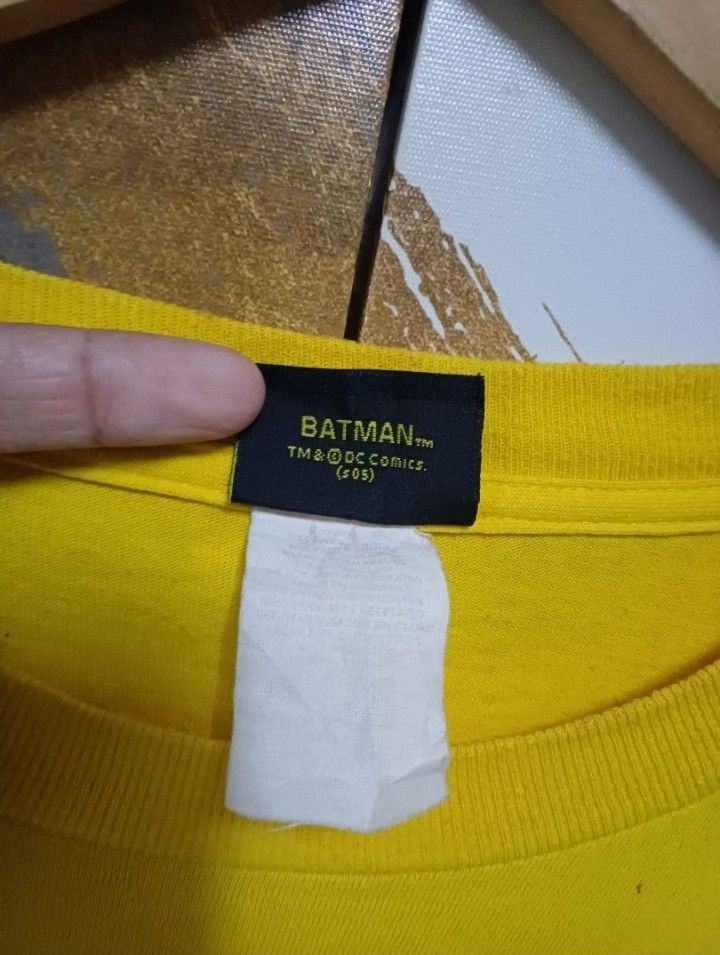 Yellow Batman Graphic T-Shirt (Category: Tshirts & Polo Shirts ) located in Manila. Submitted by coolriver.2ce20b (Listing ID 1446935385, Image 3). Description: Actual size using inches Armpit to Armpit/23.5 Lenght/31.5 fittings is XL Excellent Condition, Issue:0 Message if you have any other question about sizing. ΑΞ We do shipping nation wide I'm also open for video call so that you can see the item you 're interested to buy. Courier, DHL, JNT,