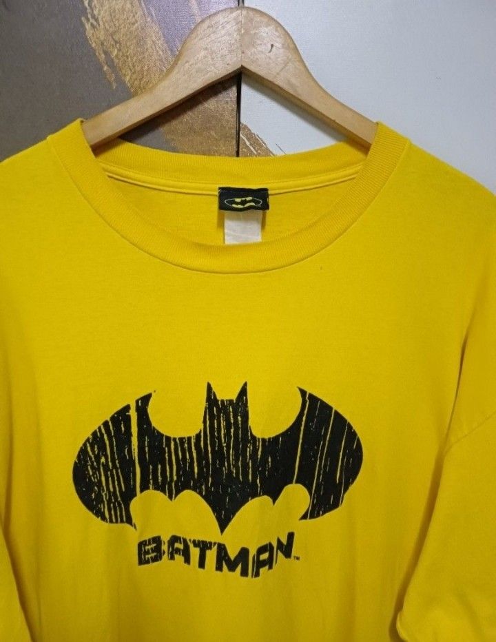 Yellow Batman Graphic T-Shirt (Category: Tshirts & Polo Shirts ) located in Manila. Submitted by coolriver.2ce20b (Listing ID 1446935385, Image 2). Description: Actual size using inches Armpit to Armpit/23.5 Lenght/31.5 fittings is XL Excellent Condition, Issue:0 Message if you have any other question about sizing. ΑΞ We do shipping nation wide I'm also open for video call so that you can see the item you 're interested to buy. Courier, DHL, JNT,