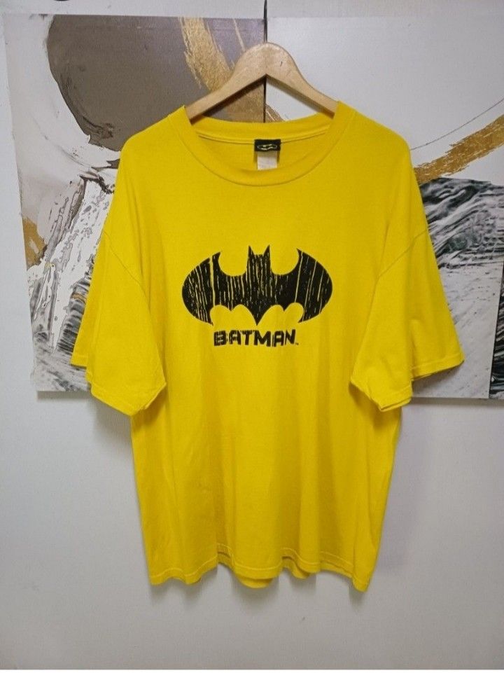 Yellow Batman Graphic T-Shirt (Category: Tshirts & Polo Shirts ) located in Manila. Submitted by coolriver.2ce20b (Listing ID 1446935385, Image 1). Description: Actual size using inches Armpit to Armpit/23.5 Lenght/31.5 fittings is XL Excellent Condition, Issue:0 Message if you have any other question about sizing. ΑΞ We do shipping nation wide I'm also open for video call so that you can see the item you 're interested to buy. Courier, DHL, JNT,