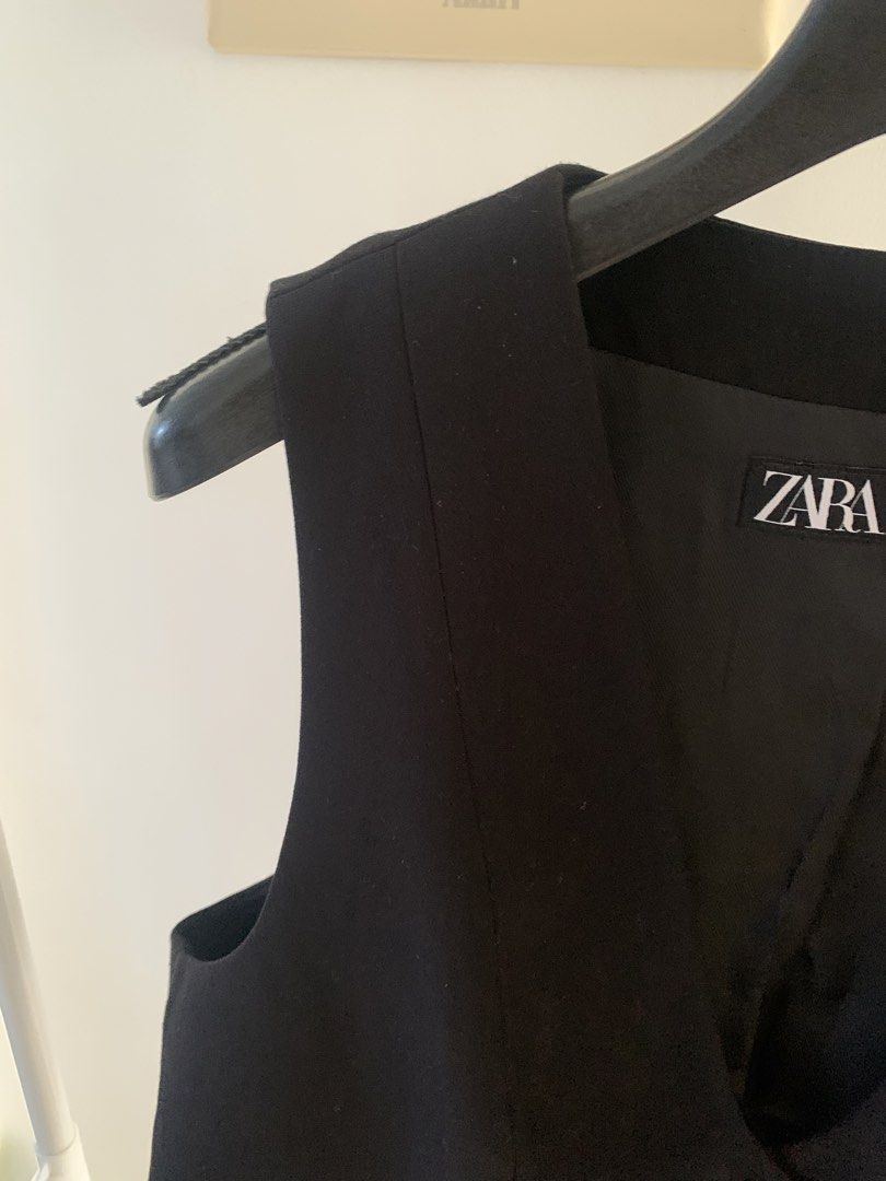 Zara Black Button-Up Vest Size M (Category: Sleeveless) located in San Luis. Submitted by dialopez (Listing ID 1447003746, Image 3). Description: - Zara Black Vest - Size: Medium (M) - Button-up front closure - Made in Vietnam - Versatile for layering, can be dressed up or down.