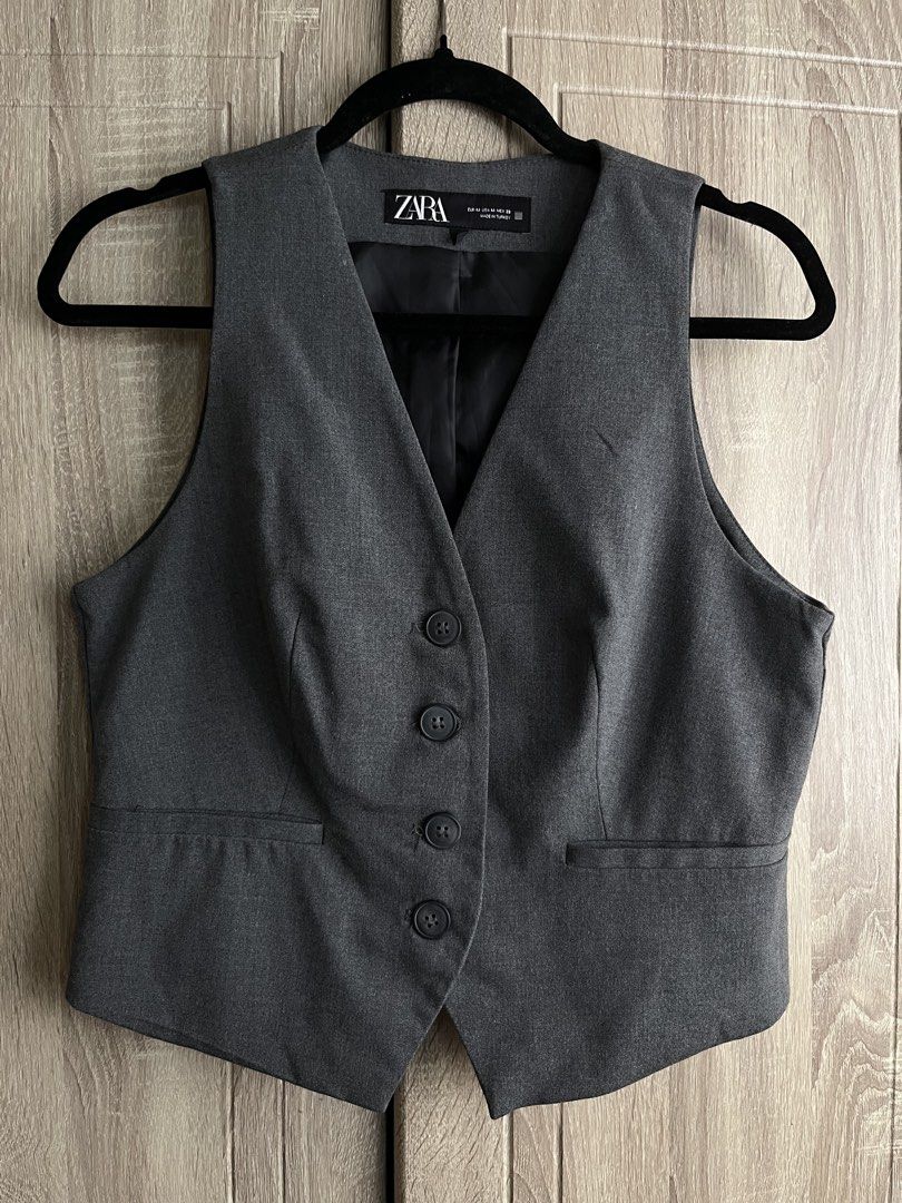 ZARA BLAZER (Category: Coats, Jackets and Outerwear) located in Makati City. Submitted by mooning06 (Listing ID 1446911864, Image 1). Description: LIKE NEW USED ONCE.