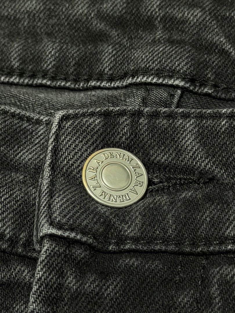 Zara Jeans / Denim Pants (Category: Jeans) located in Paranaque City. Submitted by decluttering.rightnow (Listing ID 1447073821, Image 3). Description: PLEASE READ ALL THE DETAILS THOROUGHLY ⚠️ Brand: Zara Item: Jeans / Pants Size on tag: 32 Width: 16” Length: 37” Condition: Worn few times only Note: Personal item not thrifted. Issue: None Terms & Conditions * 100% Authentic unless stated otherwise. Money-back guarantee. * First come, first serve