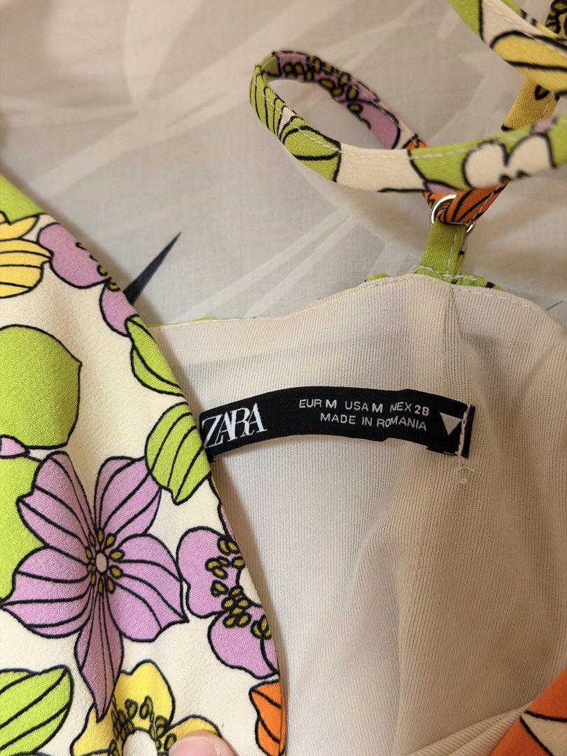 ZARA Retro Floral Mini Dress [MEDIUM] (Category: Dresses) located in Caloocan City. Submitted by miso777 (Listing ID 1447084312, Image 3). Description: PHP 600 - used once or twice - bought 2022 mop: gcash mod: sdd within mnl (grab/lalamove), ggx, j&t, meetup(taft, one archers) .