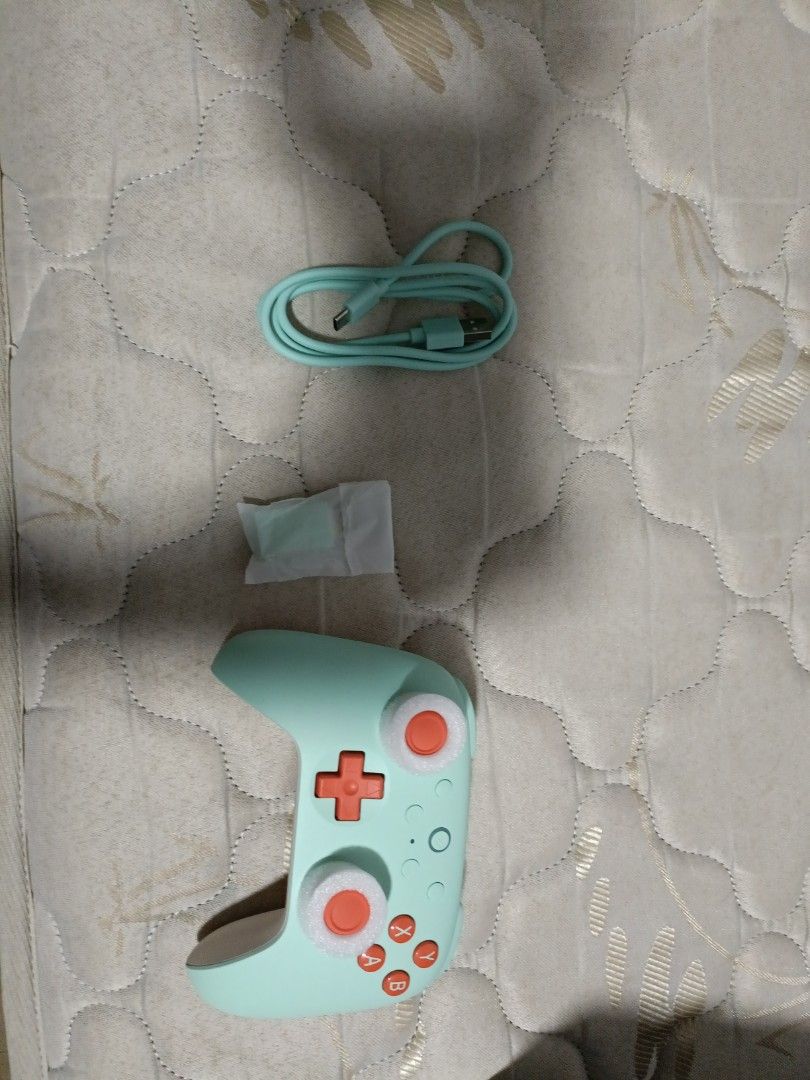 8BitDo Wireless Bluetooth USB Controller - Mint Green (Category: Controllers) located in Singapore. Submitted by taken12 (Listing ID 1448827832, Image 1). Description: selling bc wrong compatibility.