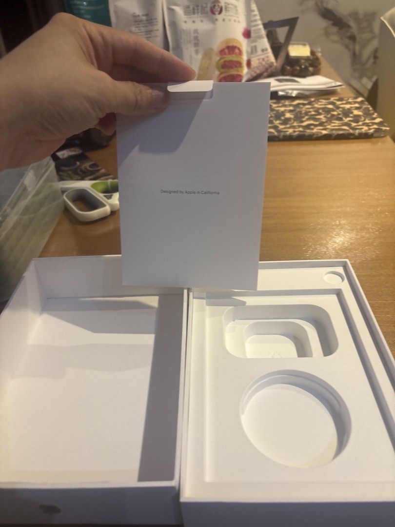 (Category: iPad) located in Singapore. Submitted by jalanbesarsg (Listing ID 1448841149, Image 3). Description: iPad mini A17 pro 128gb Just the box.