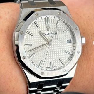(Category: ) located in . Submitted by watchcentresg (Listing ID 1448723036, Image 1). Description: .