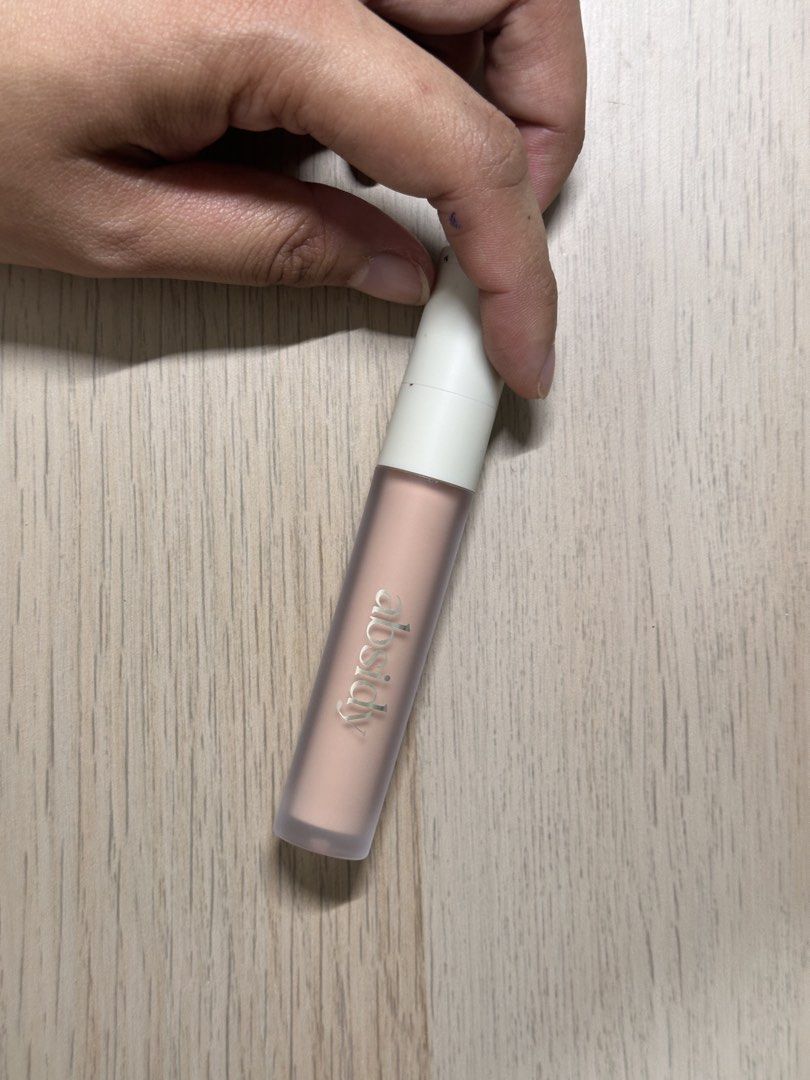 Abbsidy Concealer 1P (Category: Makeup) located in Taguig. Submitted by mandms09 (Listing ID 1448736139, Image 1). Description: - Abbsidy Concealer - Shade: 2P (Color Corrector) - Packaging: Frosted tube with white cap - Benefit: Effectively covers imperfections - Reason for Selling: not being used.