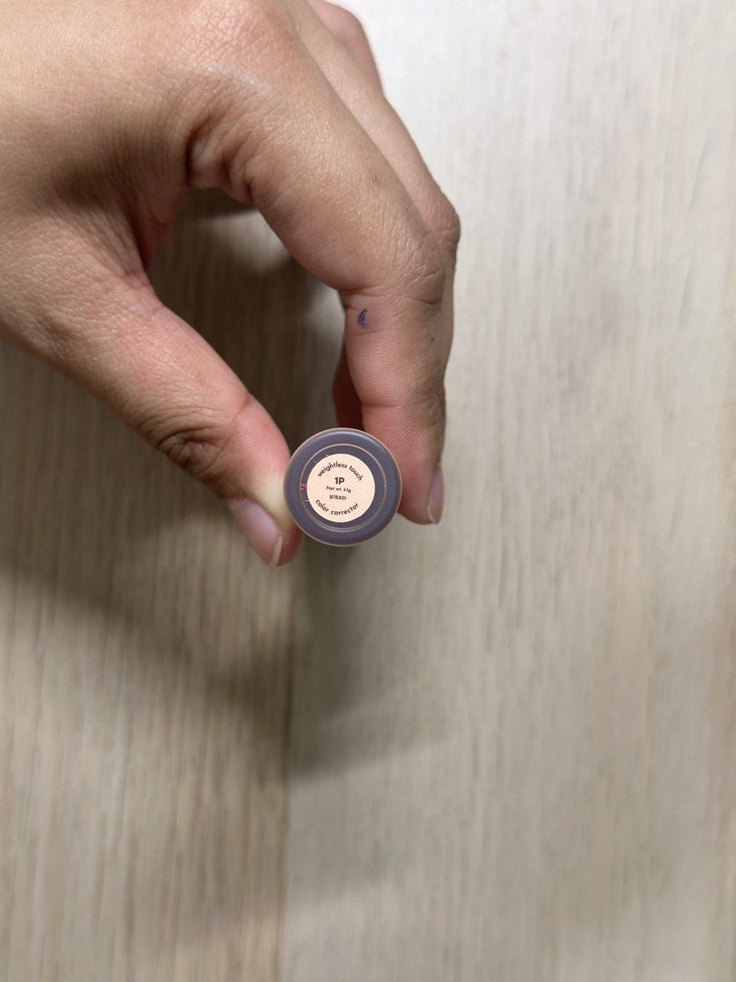 Abbsidy Concealer 1P (Category: Makeup) located in Taguig. Submitted by mandms09 (Listing ID 1448736139, Image 2). Description: - Abbsidy Concealer - Shade: 2P (Color Corrector) - Packaging: Frosted tube with white cap - Benefit: Effectively covers imperfections - Reason for Selling: not being used.