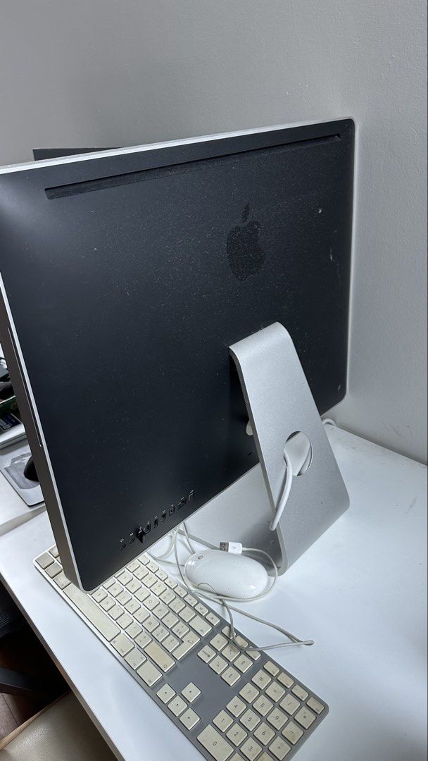 Apple iMac Desktop Computer with Keyboard and Mouse505376665313617921