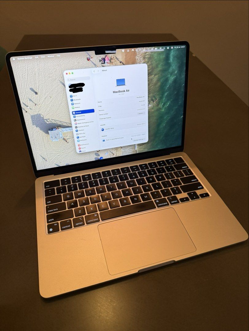 Apple MacBook Air M2, 16GB RAM, 13.6-inch, silver
