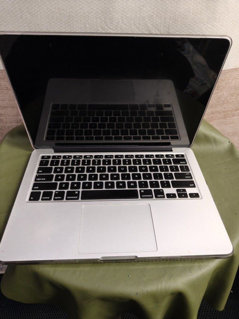 Apple MacBook Pro A1502 Laptop505555402475458561