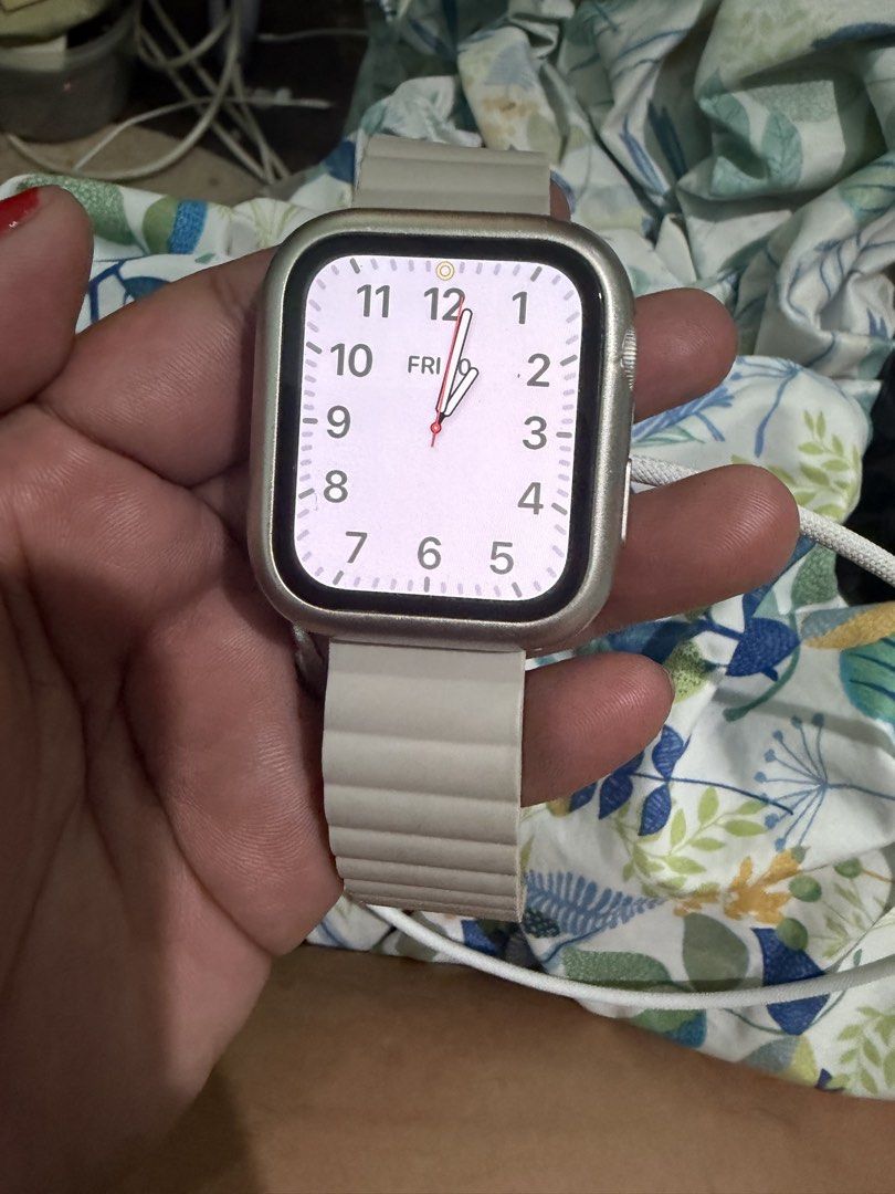 Apple Watch SE GEN3 (Category: Wearables & Smart Watches) located in San Juan City. Submitted by justrandomstuff1988 (Listing ID 1448789319, Image 3). Description: - Apple Watch SE gen 3 - Bright and clear screen - Displays time and date - Access to numerous apps - Excellent for fitness tracking - Stay connected on the go - Comes with a beige band - Ready for a new owner -No Box -Old Strap Missing -Purchased less than a year -Still have the recei
