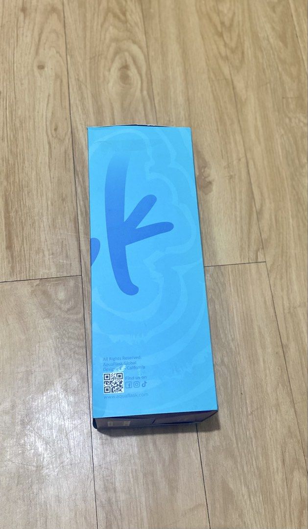 AquaFlask Trek Tritan Bottle 40oz - Conner (Authentic) (Category: Water Bottles & Tumblers) located in Calamba. Submitted by eleazthriftshop (Listing ID 1448805076, Image 3). Description: - AquaFlask Water Bottle - 40oz capacity - Includes straw lid - Comes with protective silicone boot - Stylish green to blue gradient design - Original box included - Ideal for staying hydrated on the go.