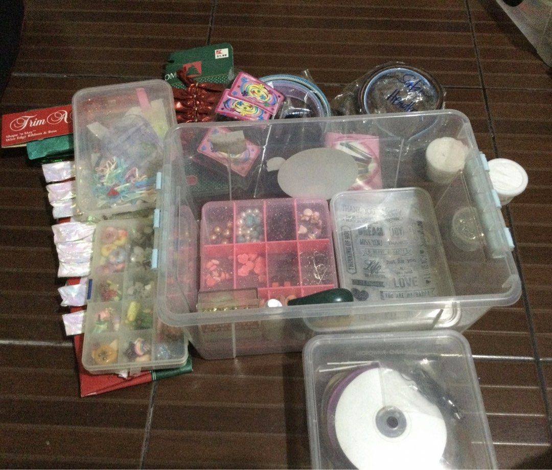 Arts and Crafts Kit (Category: Craft Supplies & Tools) located in Tanay. Submitted by the4thram (Listing ID 1448806396, Image 2). Description: These were unused arts and crafts tools of my sister from a business she used to have, making novelty keychains and fashion accessories. .
