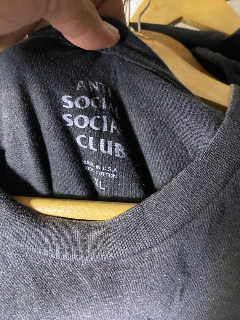 ASSC BOX SCRIPT (Category: Tshirts & Polo Shirts ) located in Manila. Submitted by ercmrsmam (Listing ID 1448856128, Image 3). Description: ASSC BOX SCRIPT 450 +sf W22.5 L29 Minimal discoloration Color may vary due to lighting Need wash Dm if interested 📩 will be posted on my carousell acc⬇️ Check out ercmrsmam listings on #Carousell: https://carousell.app.link/mu0SnqUHP3b 📍baclaran paranaque metro manila 🛵jnt/lalamove courier 💵 mop: gcash.