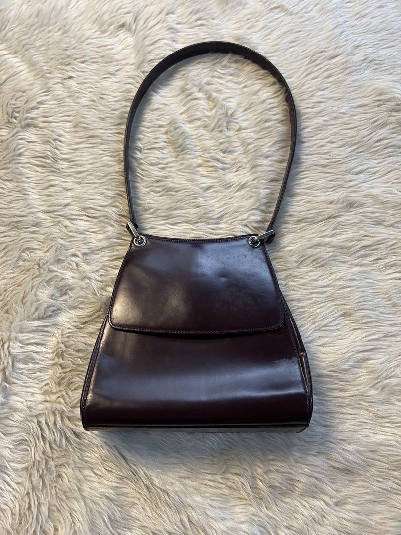 Authentic Bally Kili Long strap (Category: Luxury Bags & Wallets) located in San Antonio. Submitted by kimbags (Listing ID 1448743515, Image 1). Description: Authentic 💯 Very good condition Very minimal signs of used.