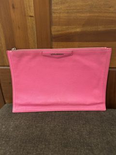 (Category: ) located in . Submitted by jc_closet (Listing ID 1448825740, Image 1). Description: .
