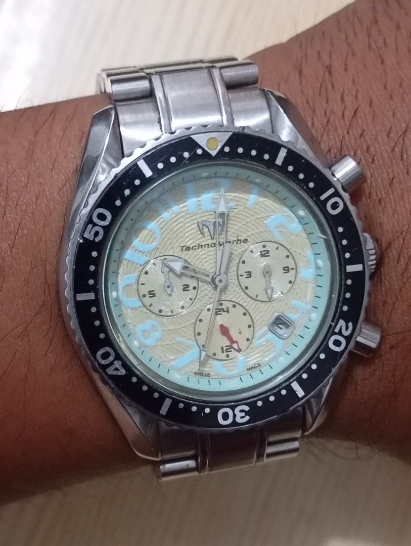 Automatic (Category: Men's Watches) located in Las Pinas. Submitted by quick_deals_great_finds2 (Listing ID 1448840962, Image 3). Description: Automatic with chronograph function 42mm large fits wrist 7 inches Good working condition.