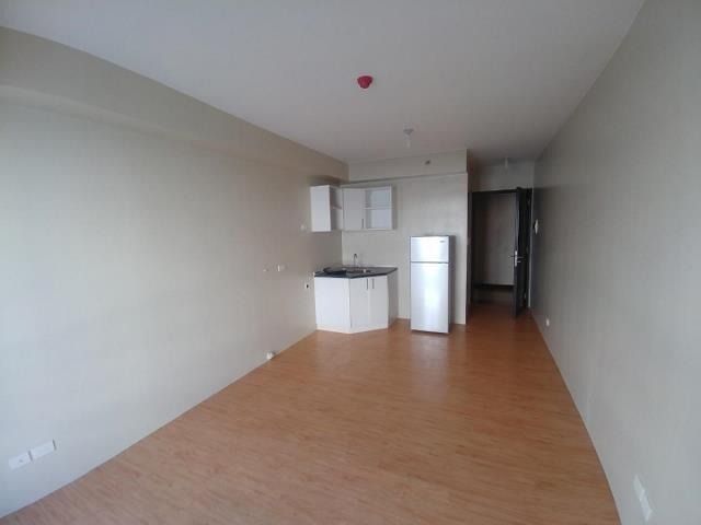 Avida Towers Alabang Studio Unit 22.4sqm (Category: Apartments & Condos) located in Manila. Submitted by patrick_andrew (Listing ID 1448701461, Image 1). Description: Tower 2 20th floor 22.4sqm inclusions: ref, aircon, water heater, bidet, assoc dues 1year contract 2months advance + 2months deposit + 10months pdc For direct renters only.