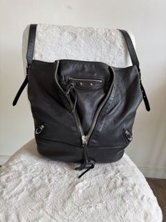 (Category: ) located in . Submitted by closet24 (Listing ID 1448713305, Image 1). Description: .