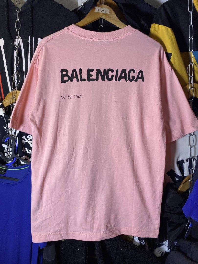 Balenciaga smoke pink (Category: Tshirts & Polo Shirts ) located in Manila. Submitted by ercmrsmam (Listing ID 1448852577, Image 1). Description: Balenciaga smoke pink W22.5 L29 Stains Color may vary due to lighting Need wash Dm if interested 📩 will be posted on my carousell acc⬇️ Check out ercmrsmam listings on #Carousell: https://carousell.app.link/mu0SnqUHP3b 📍baclaran paranaque metro manila 🛵jnt/lalamove courier 💵 mop: gcash.