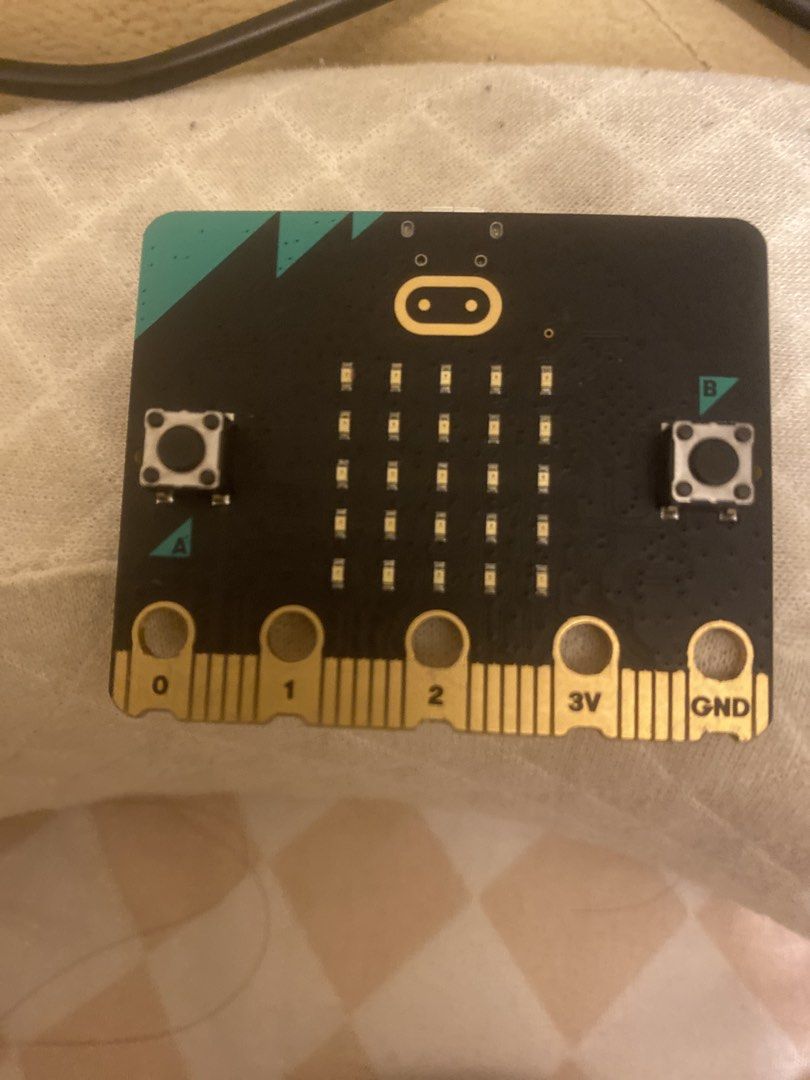 BBC micro:bit V2 Go Bundle - Educational Coding Board （分類：益智學習玩具）位於 Hong Kong。 由 youngbird_4fcbc1 提交（商品編號 1448849497，圖片 1）。簡介： BBC micro:bit V2. Great for learning to code and build projects. Has buttons A and B. Includes LED display. Connects to power and ground easily. Fun for kids and adults.。
