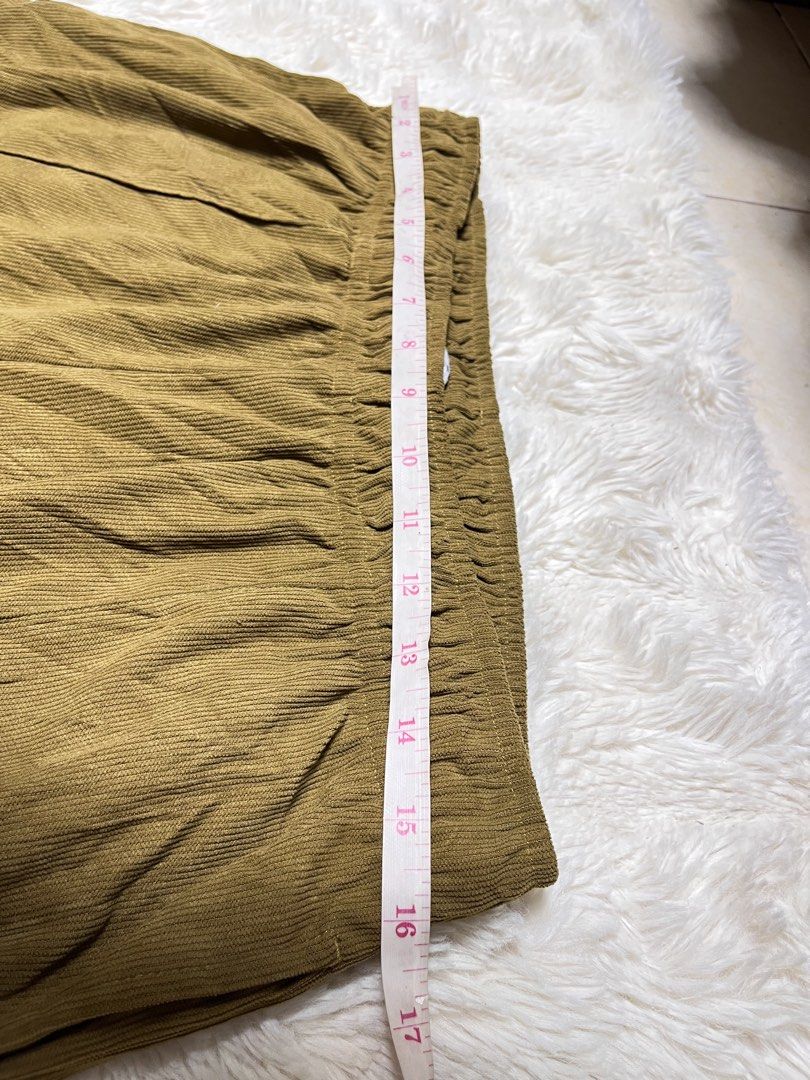 BDCT BRAND Wide Leg Pants Size L (Category: Jeans) located in General Santos City (Dadiangas). Submitted by crisjayg (Listing ID 1448705069, Image 3). Description: - Brand: BDCT BRAND - Color: Brown - Style: Wide leg pants - Size: L - Features: Elastic waistband for comfort, textured corduroy-like fabric - Occasion: Casual wear - Measurements: Waist (unstretched) approx. 13 inches, Length approx. 40 inches.