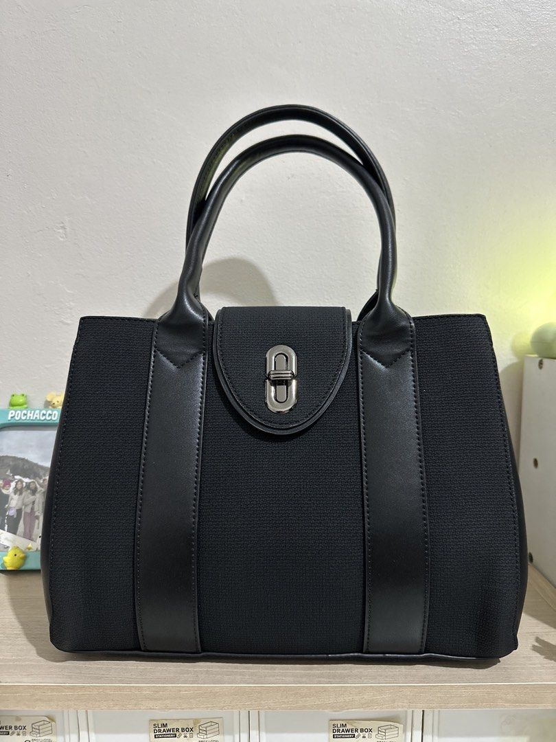 Belladonna Black Bag (Category: Shoulder Bags) located in Antipolo. Submitted by bhrl__48 (Listing ID 1448778548, Image 1). Description: - Brand new and still has the tag attached to the bag.