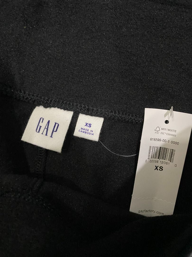 GAP Black Faux Leather Leggings (Category: Other Bottoms) located in Marikina City. Submitted by chumchummie (Listing ID 1448732089, Image 2). Description: - Black faux leather leggings - High-waisted fit - Stretchy material for ultimate comfort - Versatile: dress up or down - Pairs perfectly with boots or sneakers - Easy to match with any top - Brand new with tag - Measurements: Waist 26" Hips 31" Length 36".
