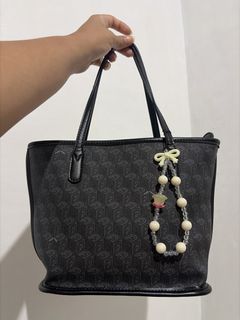 (Category: ) located in . Submitted by mrm_closet (Listing ID 1448832914, Image 1). Description: .