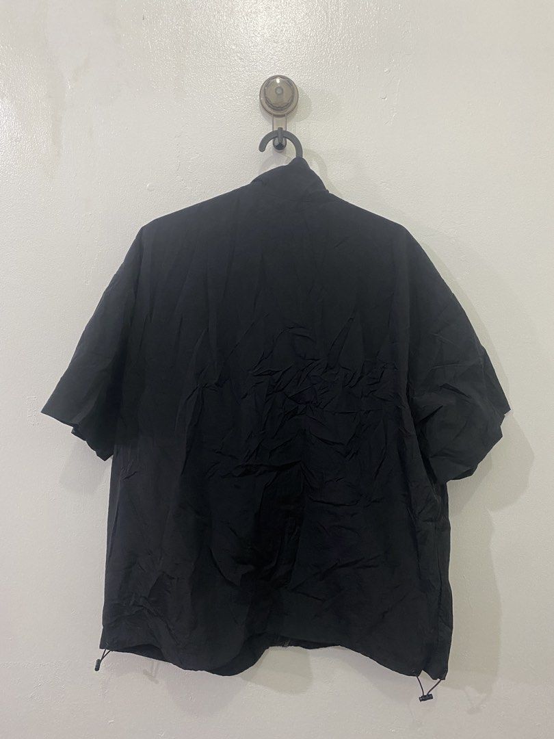 Black Short Sleeve Zip-Up Jacket Medium (Category: Coats, Jackets and Outerwear) located in Makati City. Submitted by hyperdrive_mnl (Listing ID 1448871603, Image 3). Description: - Black short sleeve jacket - Zip-up front closure - Stand-up collar - Two front pockets - Drawstring hem - Size: Medium (M) - Ideal for layering or light outerwear.