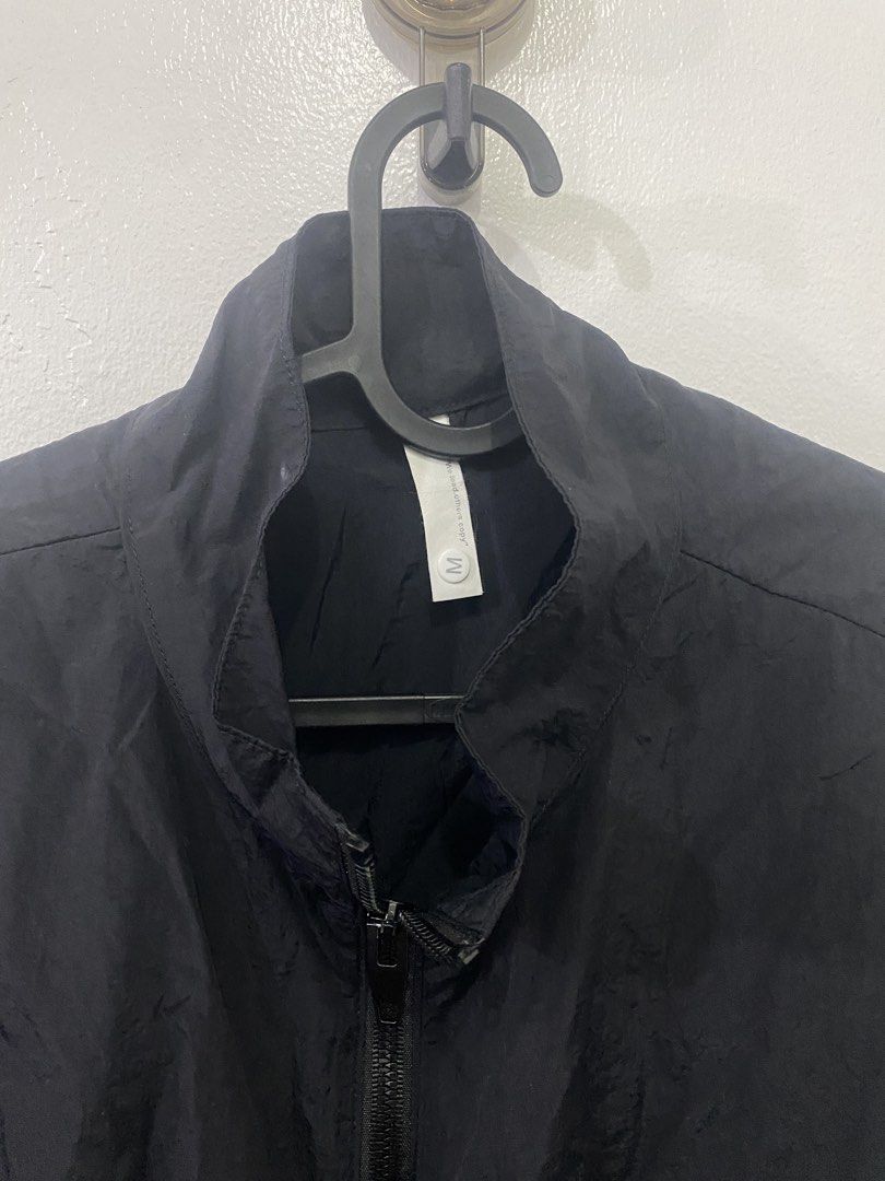 Black Short Sleeve Zip-Up Jacket Medium (Category: Coats, Jackets and Outerwear) located in Makati City. Submitted by hyperdrive_mnl (Listing ID 1448871603, Image 2). Description: - Black short sleeve jacket - Zip-up front closure - Stand-up collar - Two front pockets - Drawstring hem - Size: Medium (M) - Ideal for layering or light outerwear.