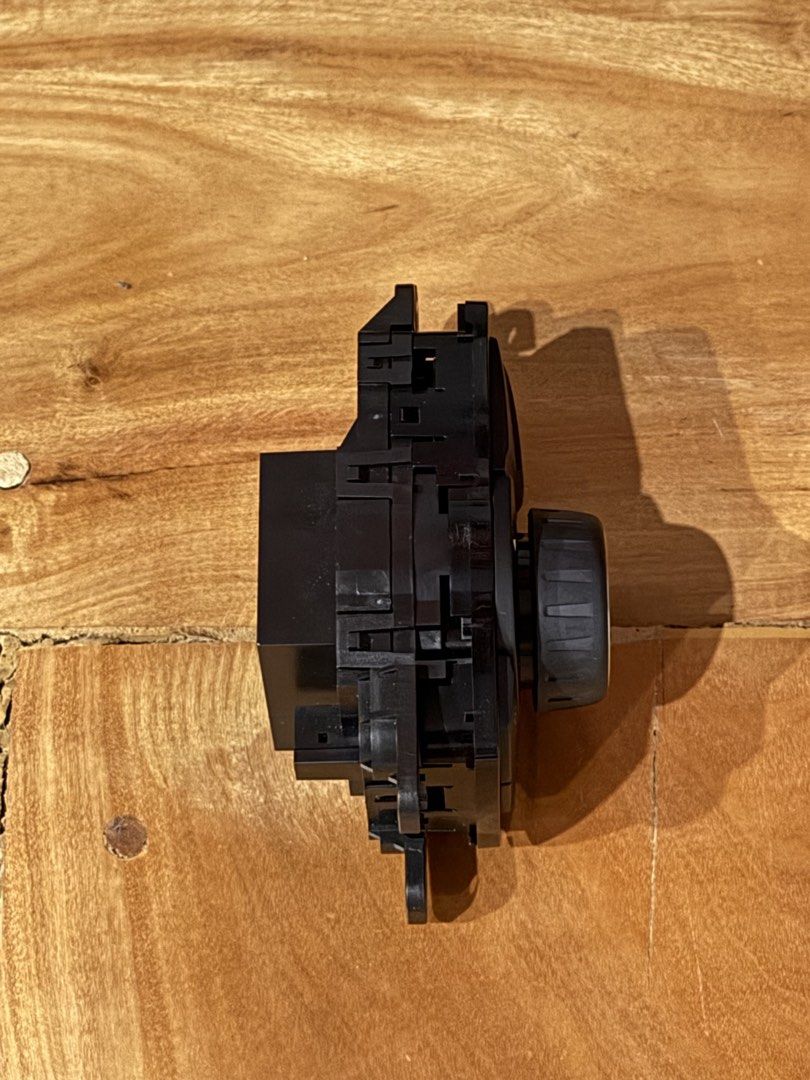 BMW iDrive Controller Switch OEM (Category: Other Automotive Parts and Accessories) located in Paranaque City. Submitted by theghoztbox (Listing ID 1448883373, Image 3). Description: - Genuine BMW iDrive Controller Knob - Part Number: 9261704 - Features: Audio, Menu, Tel, Back, Option buttons - Includes central rotary dial - Compatible with various BMW 1 Series, 3 Series, and X3 models - Please verify part number for exact fitment BMW iDrive Swit