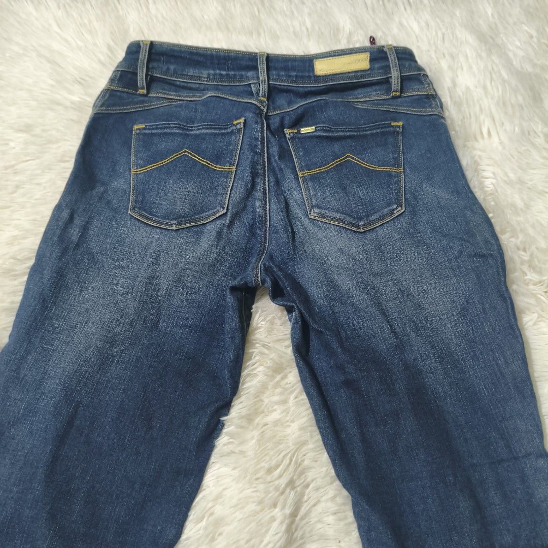Bobson Denim Jeans (Category: Jeans) located in Manila. Submitted by venizz (Listing ID 1448833142, Image 3). Description: Waist Size: 25 inches Length: 35 inches Leg Size: 18 inches Hem Size: 10 inches - Very Good Condition 💵 Selling Price: ₱250.