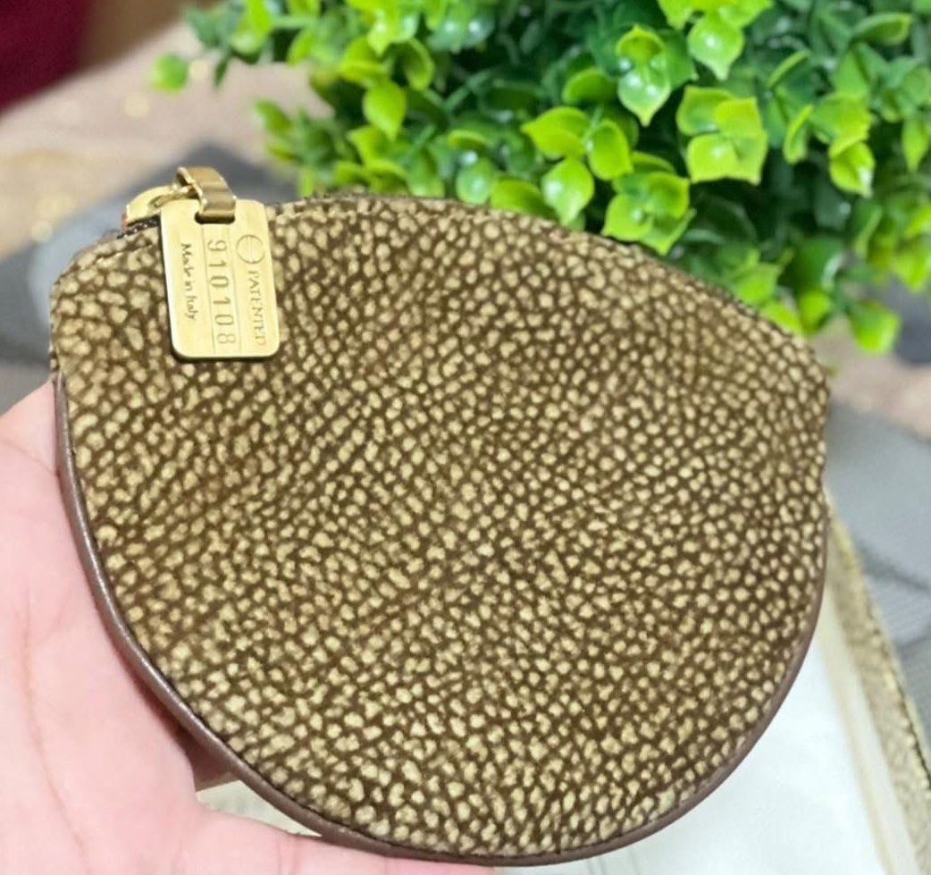 BORBONESE by REDWALL Beige Suede Leather Coin Purse (Category: Luxury Bags & Wallets) located in Lapu Lapu. Submitted by glamorouslybeautiful8.0 (Listing ID 1448871792, Image 3). Description: ☘️❤️👜B O R B O N E S E by Redwall Beige Suede x Leather Pouch/coin purse wallet (unisex) Made in Italy🇮🇹 patented coded whooaaahhhh gorgeous piece!! unused 10.5cm x 14cm brass gold hardwares flawless Good as New🥰💋💋 #borbonese #coinpurse #wallet #follow