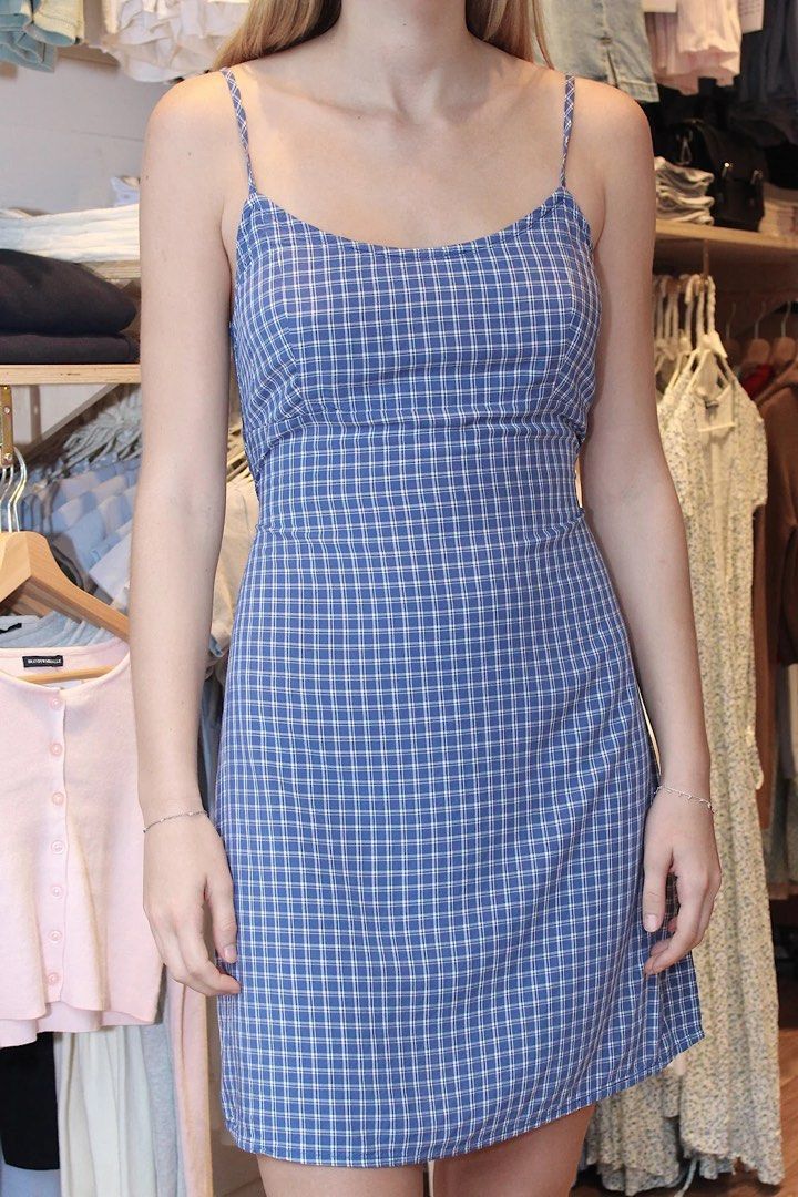Brandy melville Colleen dress (Category: Dresses) located in Makati City. Submitted by blingbinz (Listing ID 1448757696, Image 1). Description: - has a stain (I think it’s removable) - not my style anymore.