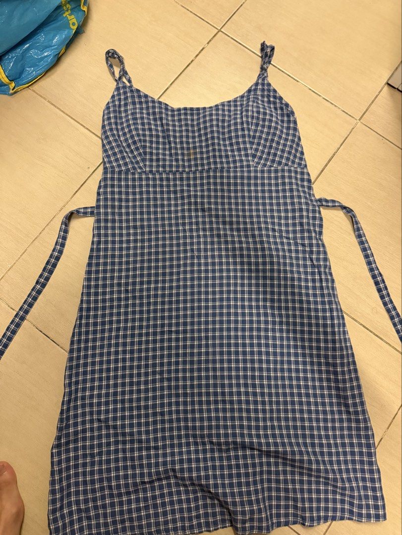 Brandy melville Colleen dress (Category: Dresses) located in Makati City. Submitted by blingbinz (Listing ID 1448757696, Image 2). Description: - has a stain (I think it’s removable) - not my style anymore.